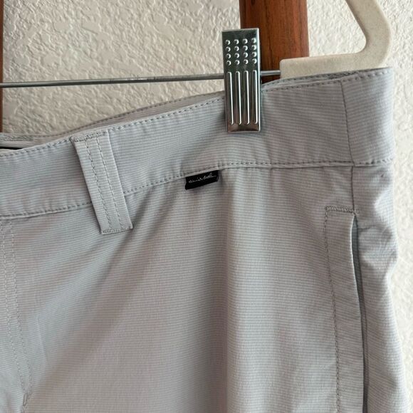 Travis Mathew Men’s Shorts Gray Color Two Back Pockets Size 36 - Picture 3 of 9